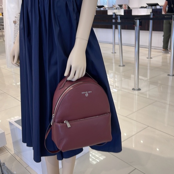 Michael Kors Women's Valerie Medium Pebbled Leather Backpack
NWT - Picture 14 of 16